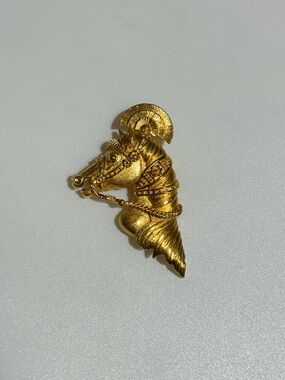 Monet Gold Tone Horse Head Brooch
